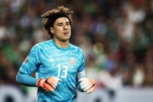 Guillermo Ochoa fue el héroe del partido. Foto: Twitter