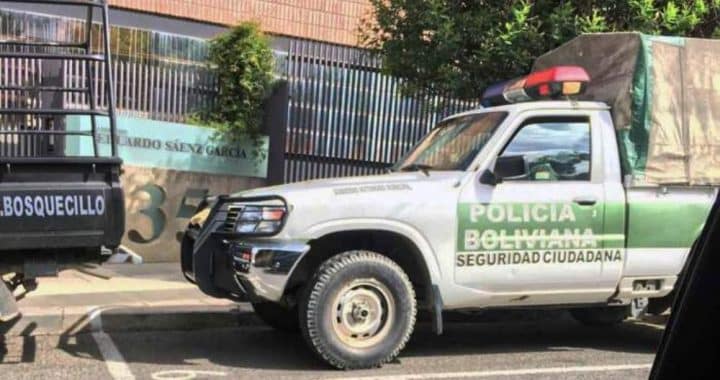Policía de Bolivia pide a México entregar a ex funcionarios