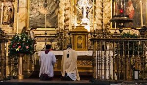 Iglesia pide préstamos para "sobrevivir" al COVID-19