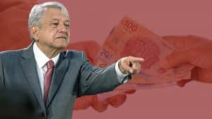 AMLO "pasa charola" a trabajadores de gobierno