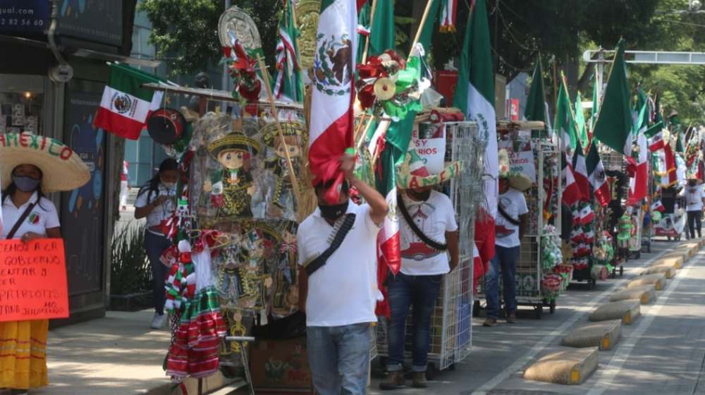 Autorizan venta de banderas y artículos patrios en CDMX