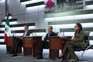 Declive y Erosión de la Democracia