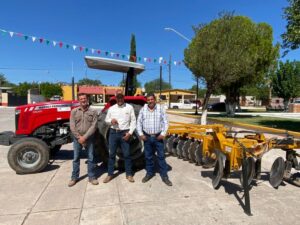 Lleva Sagarhpa maquinaria agrícola a productores de la sierra