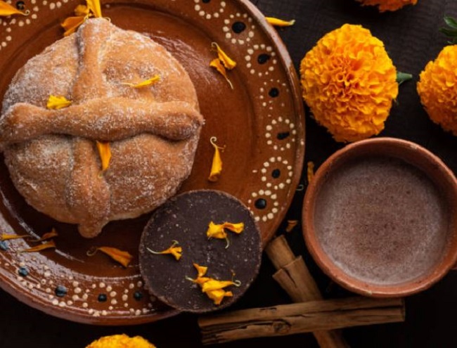 Disfruta de las diferentes versiones del chocolate para acompañar tu pan de muerto