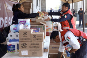 Mexiquenses han donado 350 toneladas de ayuda humanitaria para afectados por el huracán Otis