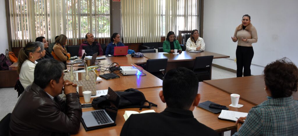 Reciben docentes de educación básica taller intensivo de capacitación y formación continua