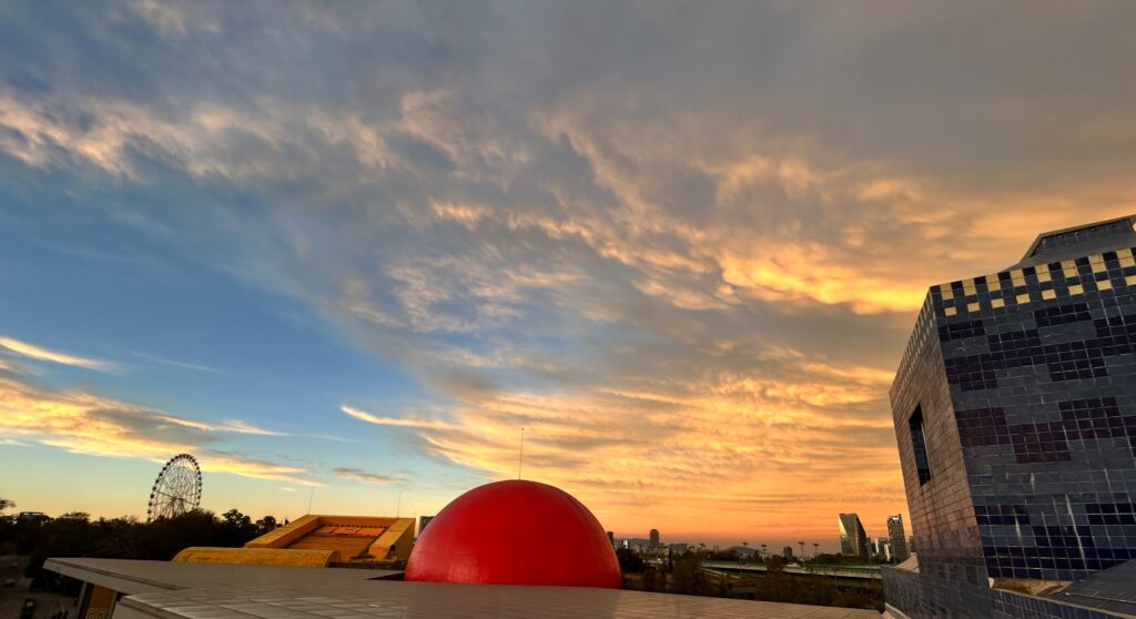 ¿Ya viste la gran pelota roja en Chapultepec?