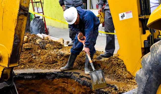 Atiende Secretaría del Agua fuga en la ciudad de Toluca