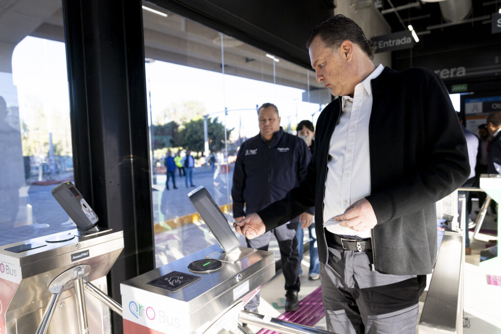 Supervisa Gobernador avances del carril confinado en Paseo 5 de Febrero