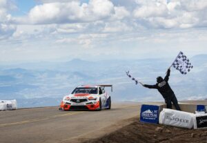 Acura TLX GT sigue rompiendo récords